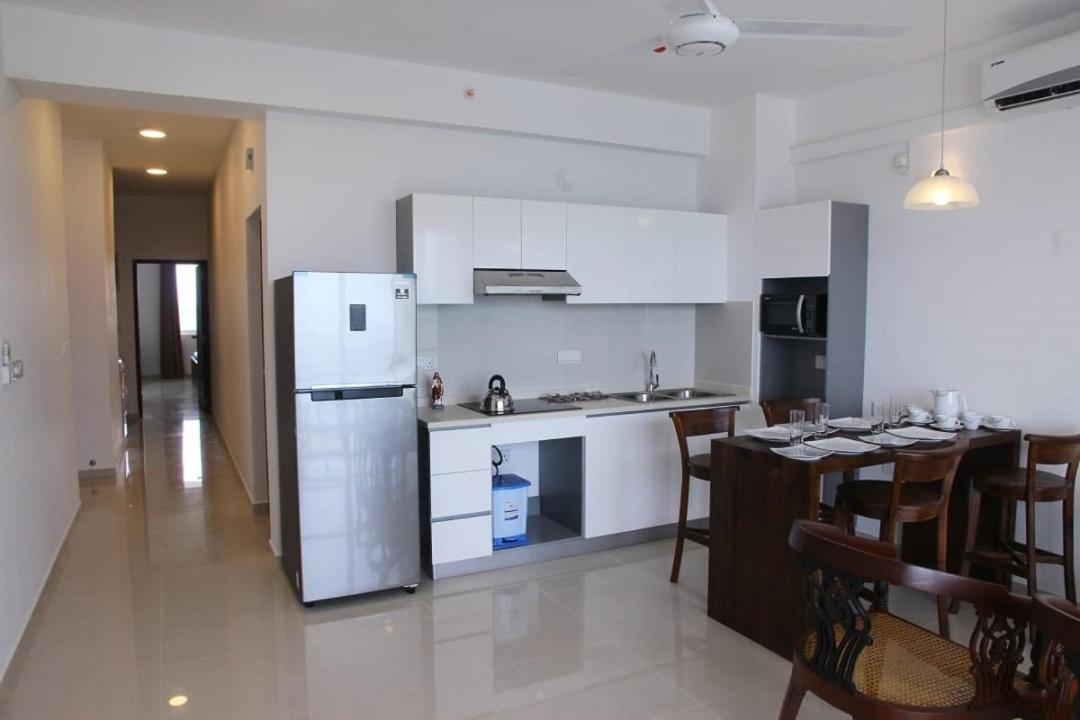 Aqua Vista Apartment Uswetakeiyawa Exterior foto
